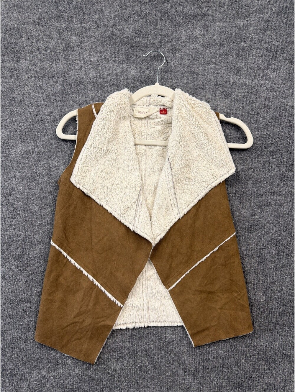 Girls Red Camel Brown Faux Sherpa Lined Open Front Sleeveless Vest Sz M